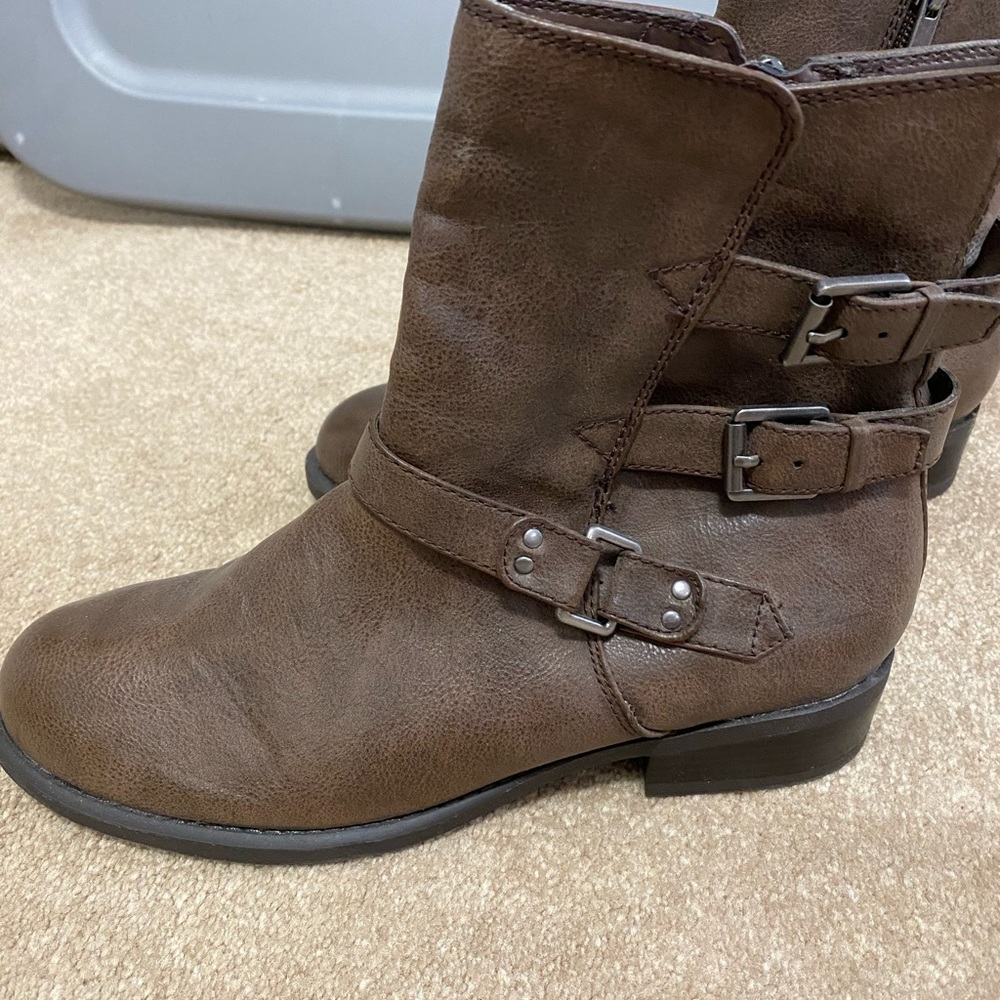 Brown low boots size 7